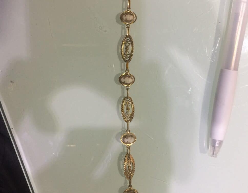 Estimation Bijoux: Bracelet en or avec camée