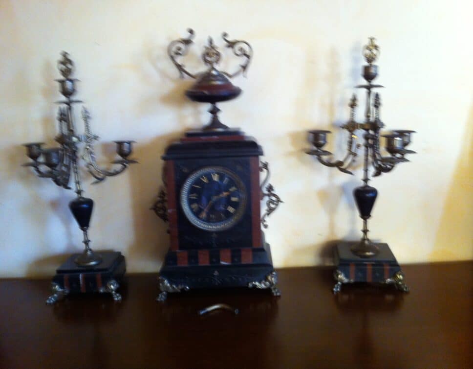Horloge avec ses 2 chandeliers