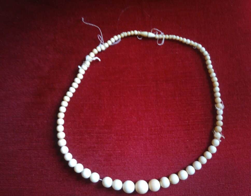 Estimation Bijoux: Collier en perles d’ivoire