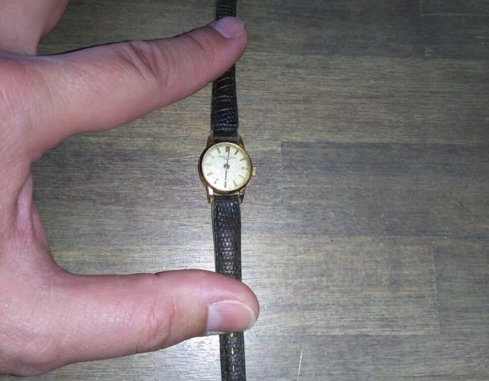Estimation Montre, horloge: petite montre or baume et mercier