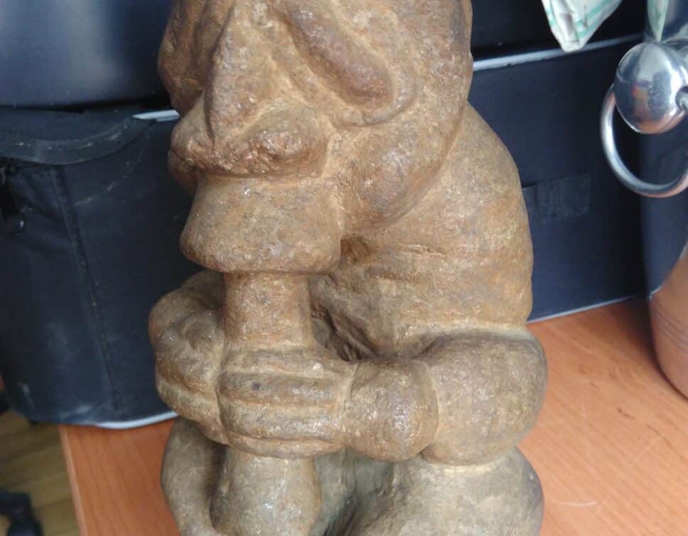 sculpture in pierre ancien