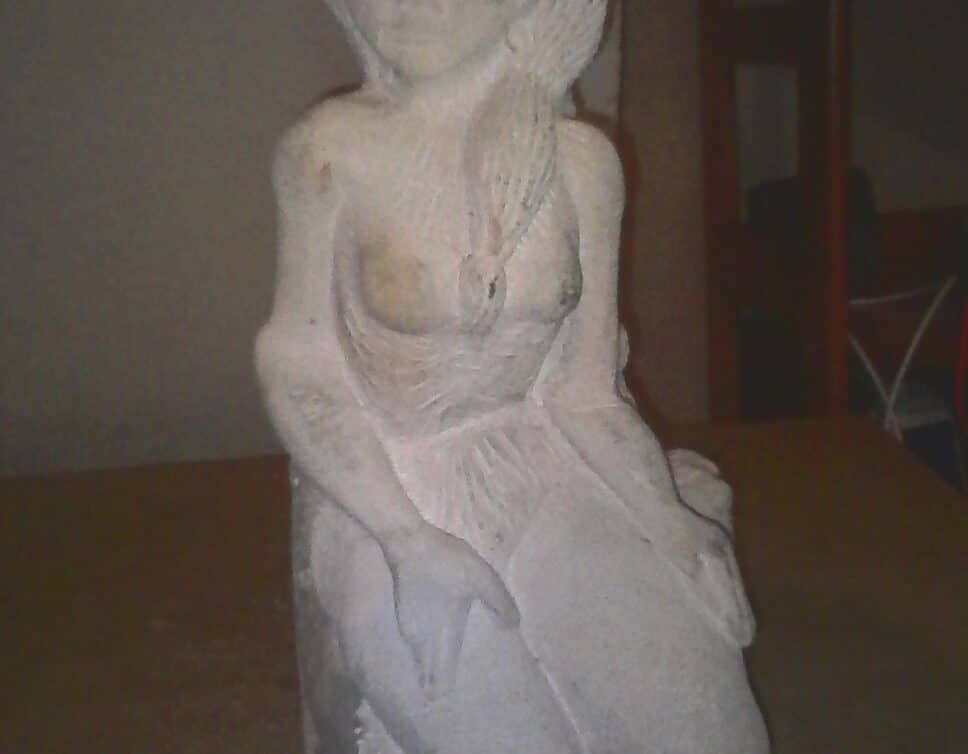 sculpture pierre femme
