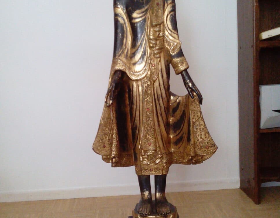 Bouddha d’accueil en bois doré