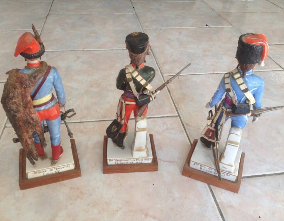 3 statuettes militaires