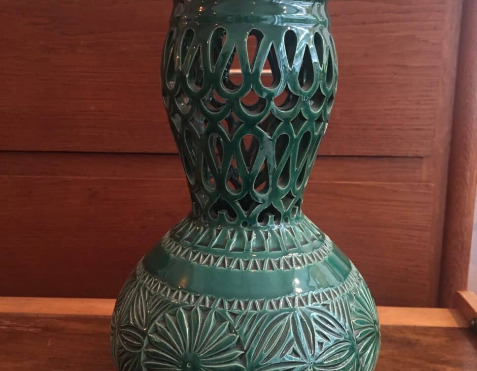 Vase en céramique ajourée