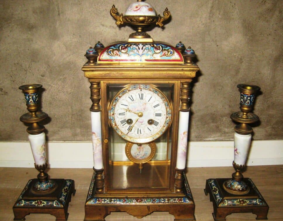 Estimation Montre, horloge: Garniture Pendule Bronze Cloisonne Porcelaine