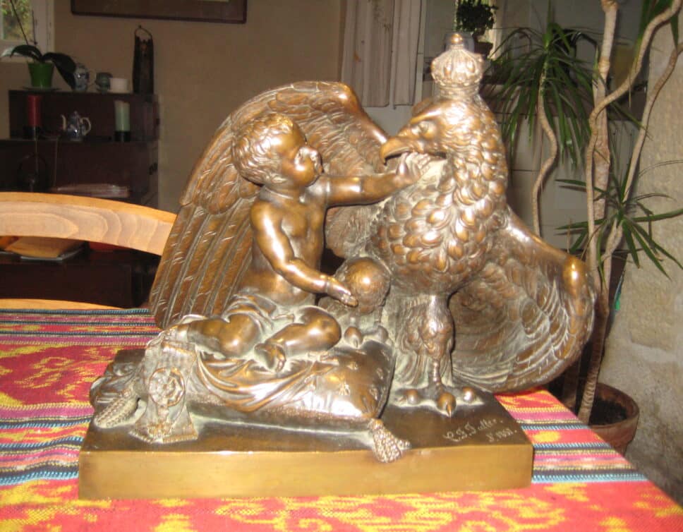Sculpture en bronze : L’aiglon sur son coussin
