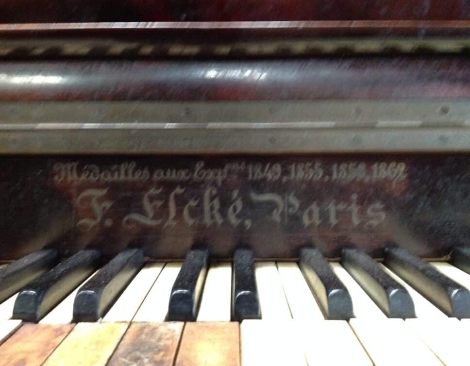 Piano droit ELCKĖ