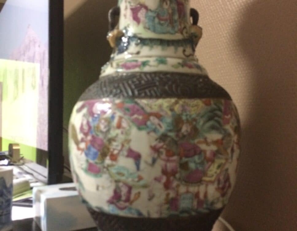 Ancien vase chinoi anciennement transformé en lampe