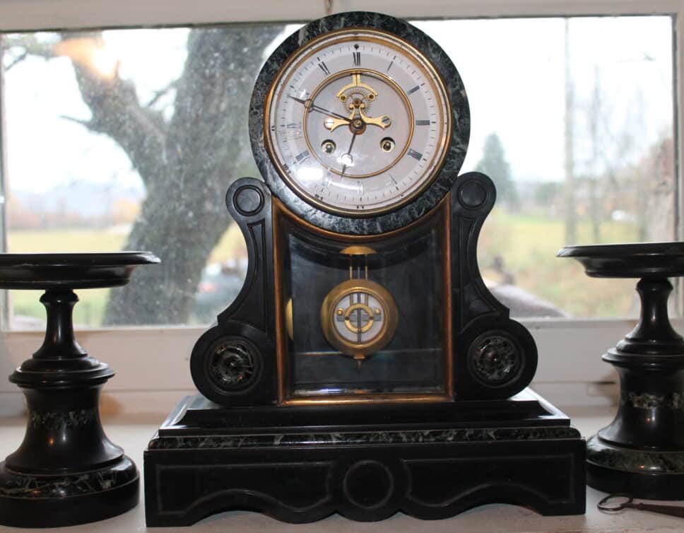 Estimation Montre, horloge: Pendule de notaire avec ses 2 chandeliers