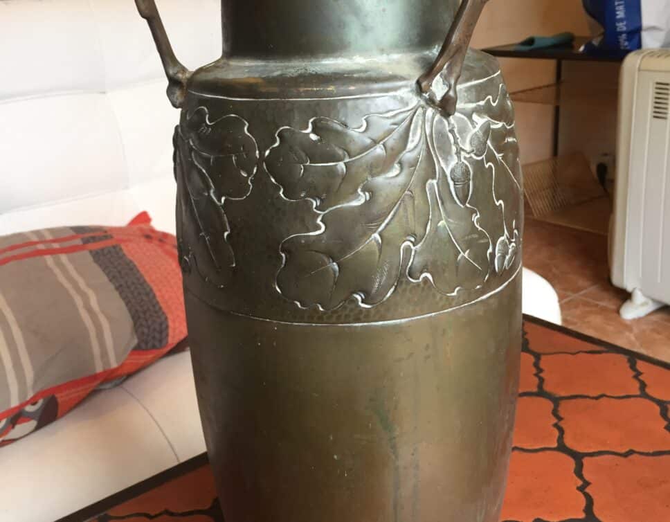 Kayser. Grand vase en cuivre patiné, début XXe siècle