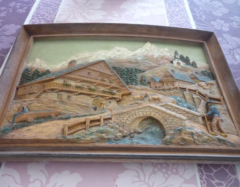 tableau bois sculpté paysage montagne