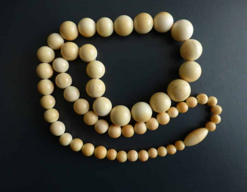 Estimation Bijoux: Collier de perles ancien