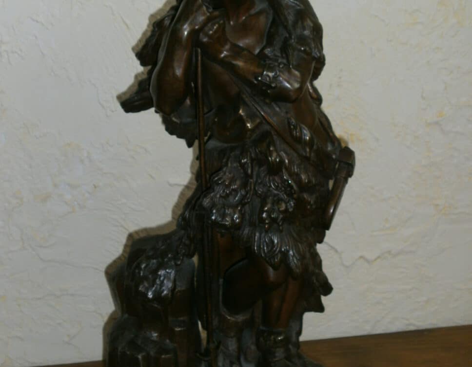 statue chasseur ou guerrier
