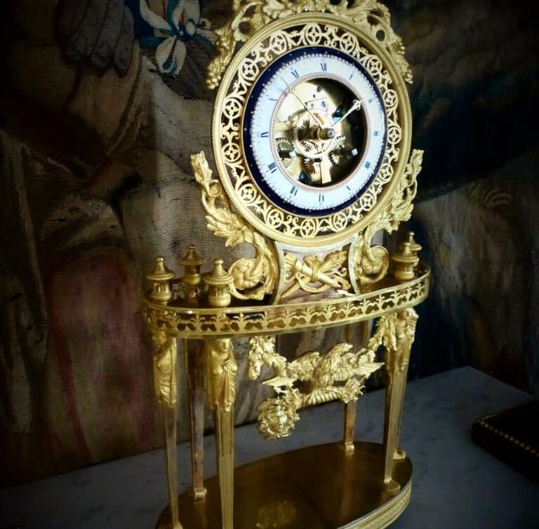 Estimation Montre, horloge: pendule XVIII en bronze doré au mercure