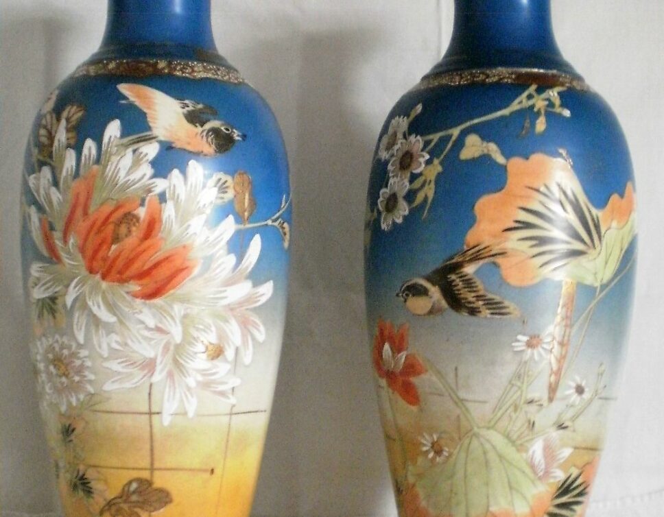 Paire de vases art nouveau décor oiseaux, libellule et fleurs