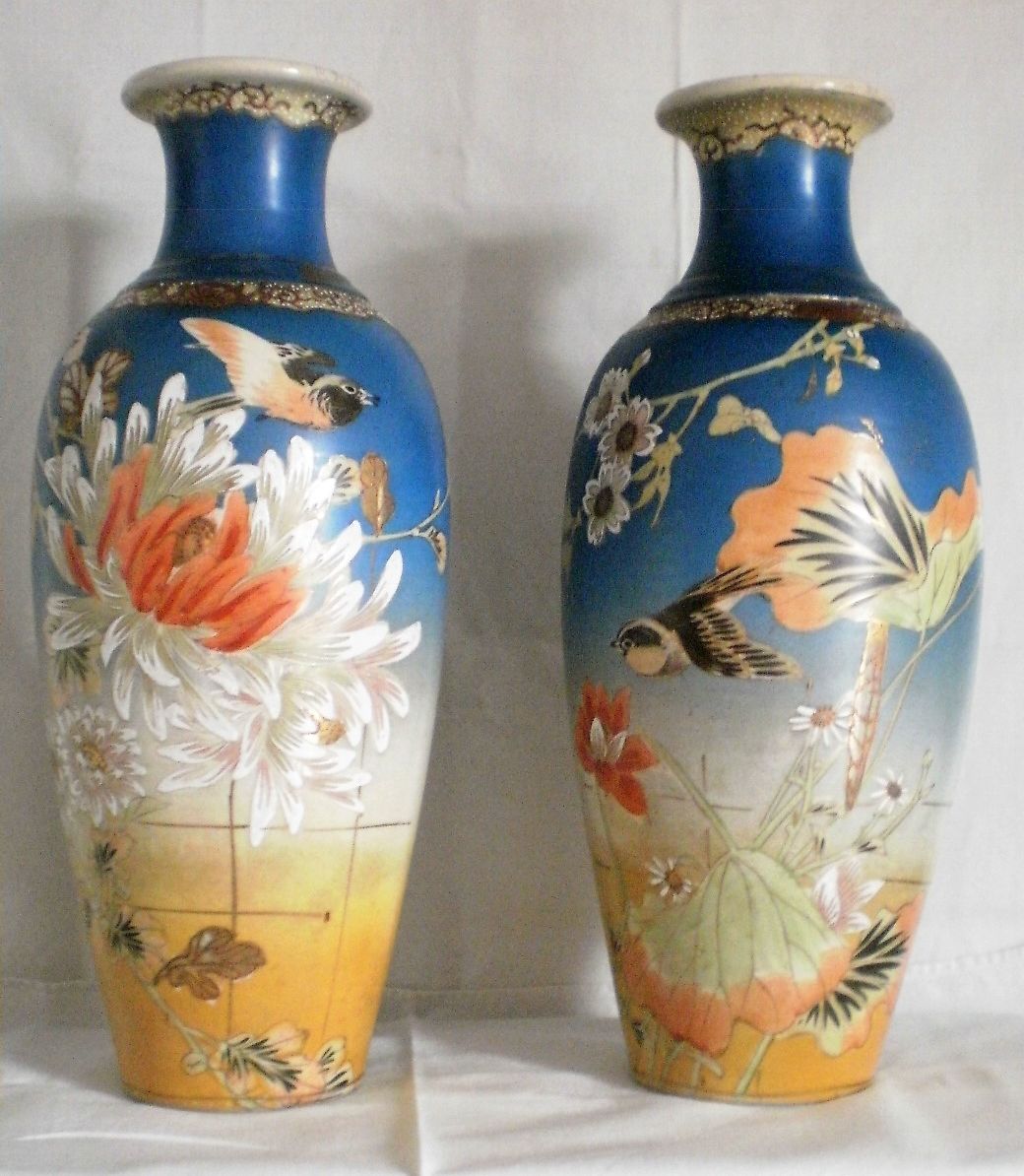 Paire de vases art nouveau décor oiseaux, libellule et fleurs