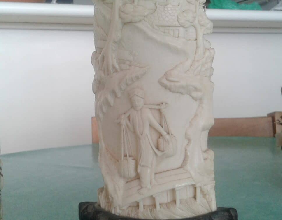 Statuette ivoire sculptée indochinoise