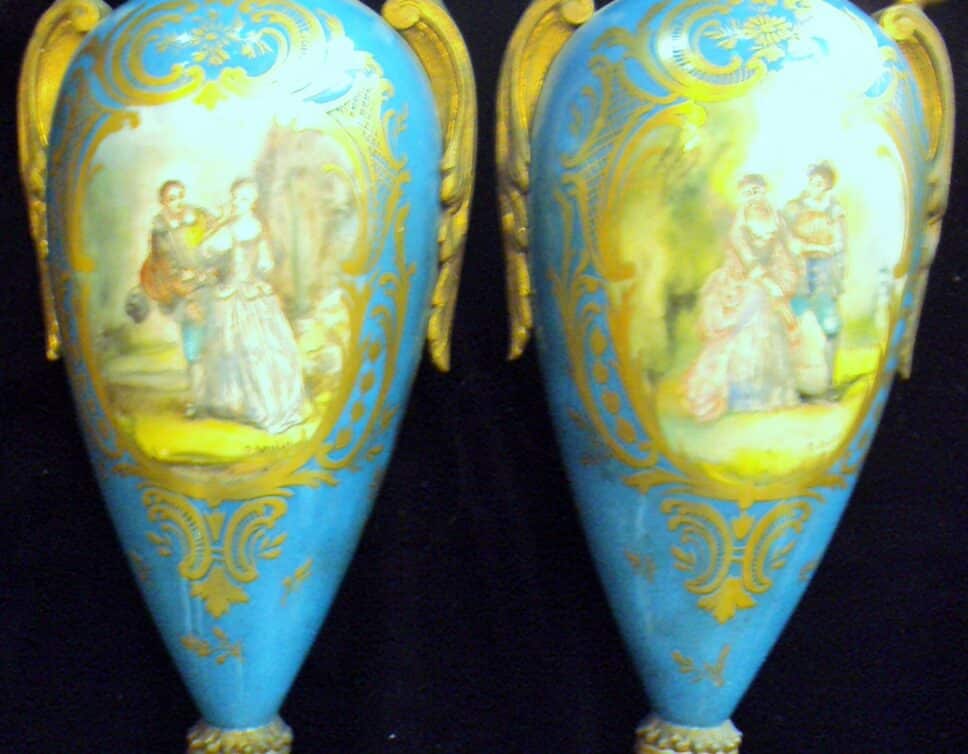 Deux vases de sèvres sur bronzes