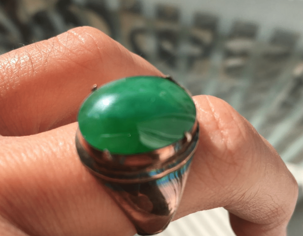 Estimation Bijoux: bague en jade