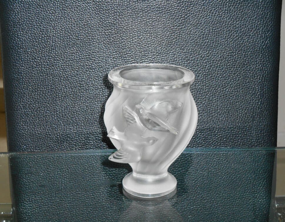 Vase cristal avec 2 colombes signé Lalique