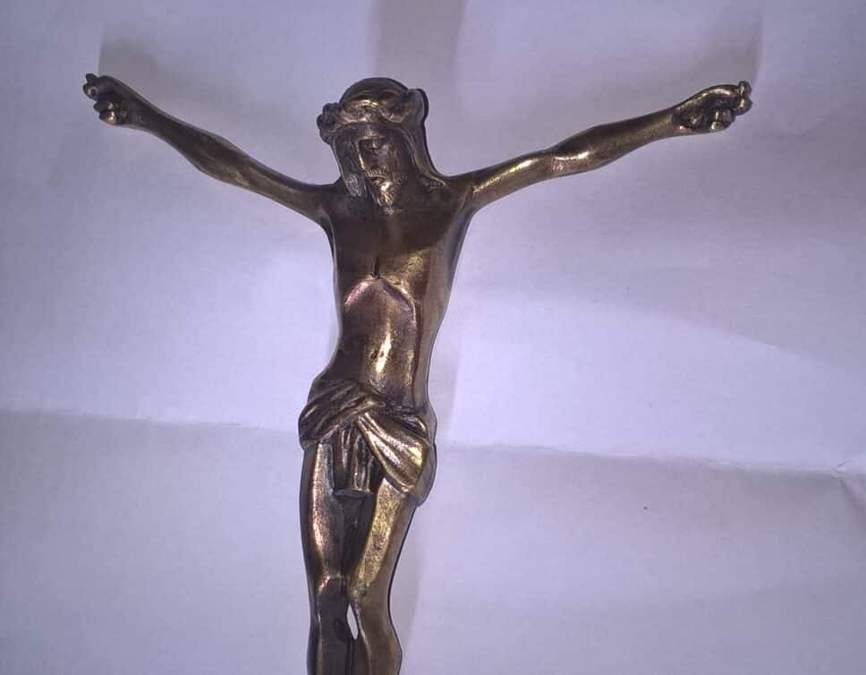statue christ en croix bronze