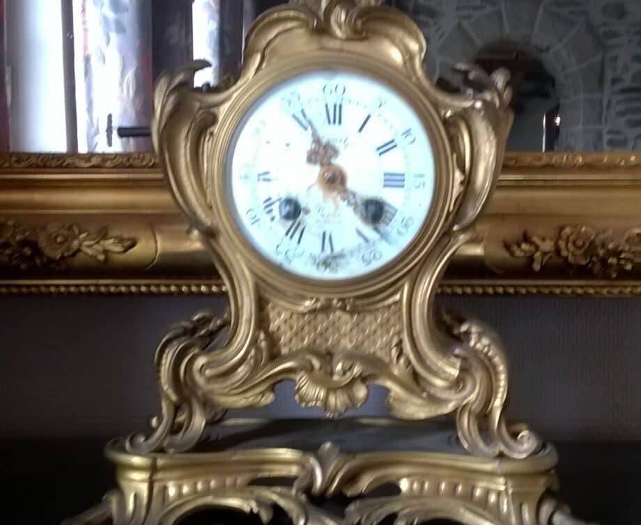 Estimation Montre, horloge: Pendule en bronze