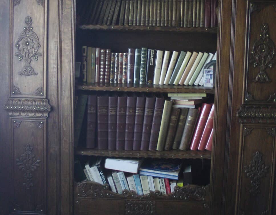 Ancien lit bibliothéque