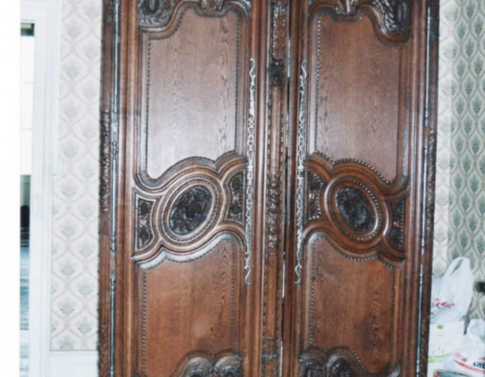 armoire normande sculptée