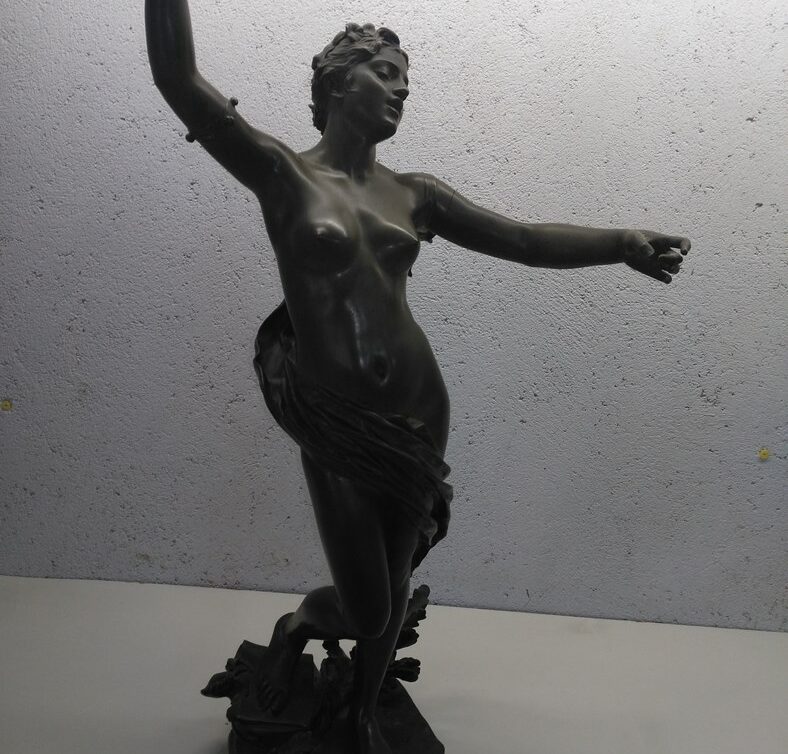 bronze femme dansant