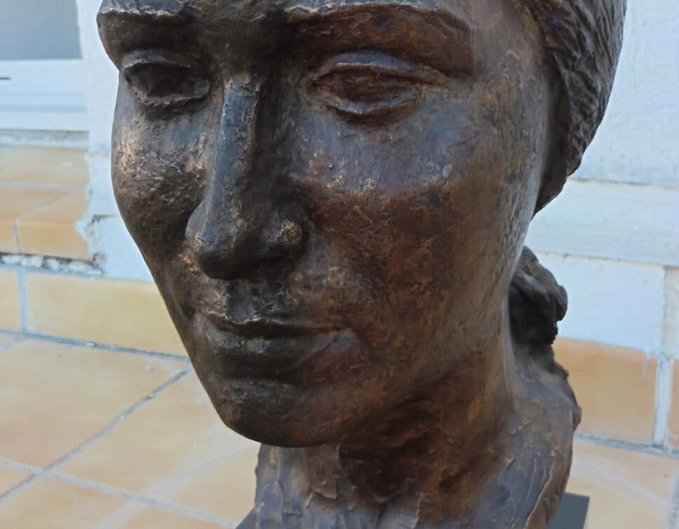buste femme (bronze?) signé godard