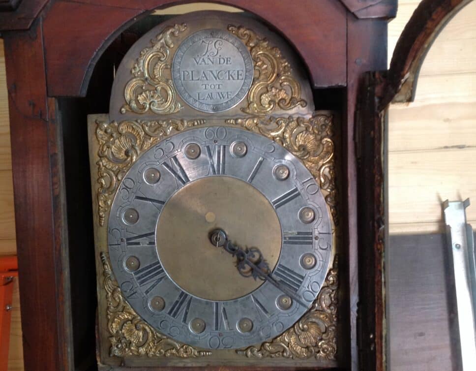 Estimation Montre, horloge: Horloge comtoise ancienne