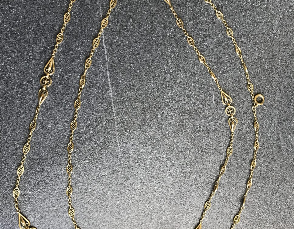 Estimation Bijoux: Colliers ancien en or
