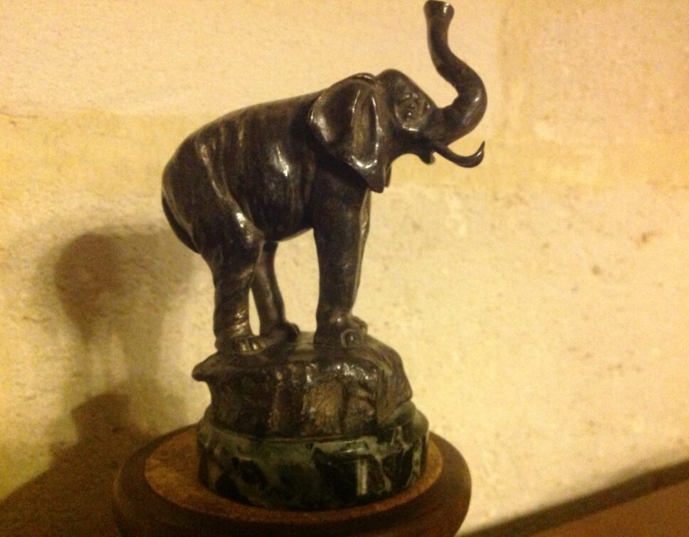 Bronze éléphant signé Bofill