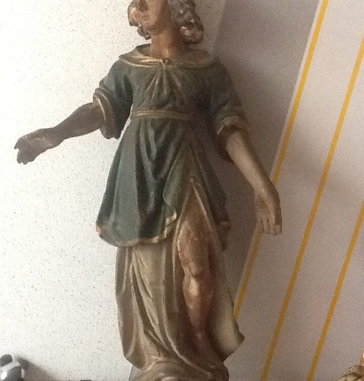 Statue religieuse en bois