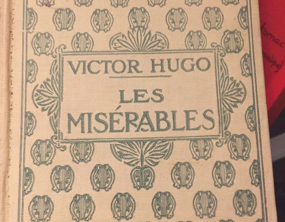 Estimation Livre, manuscrit: Livres les misérables Victor Hugo vieille édition