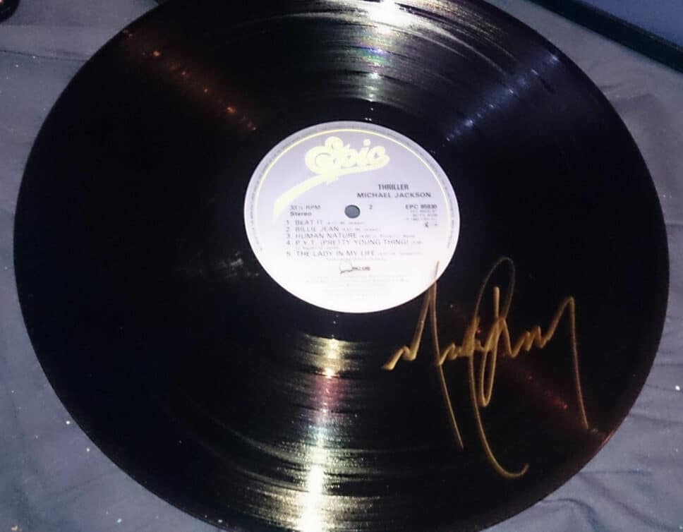 Autographe: vinyle thriller Michael Jackson