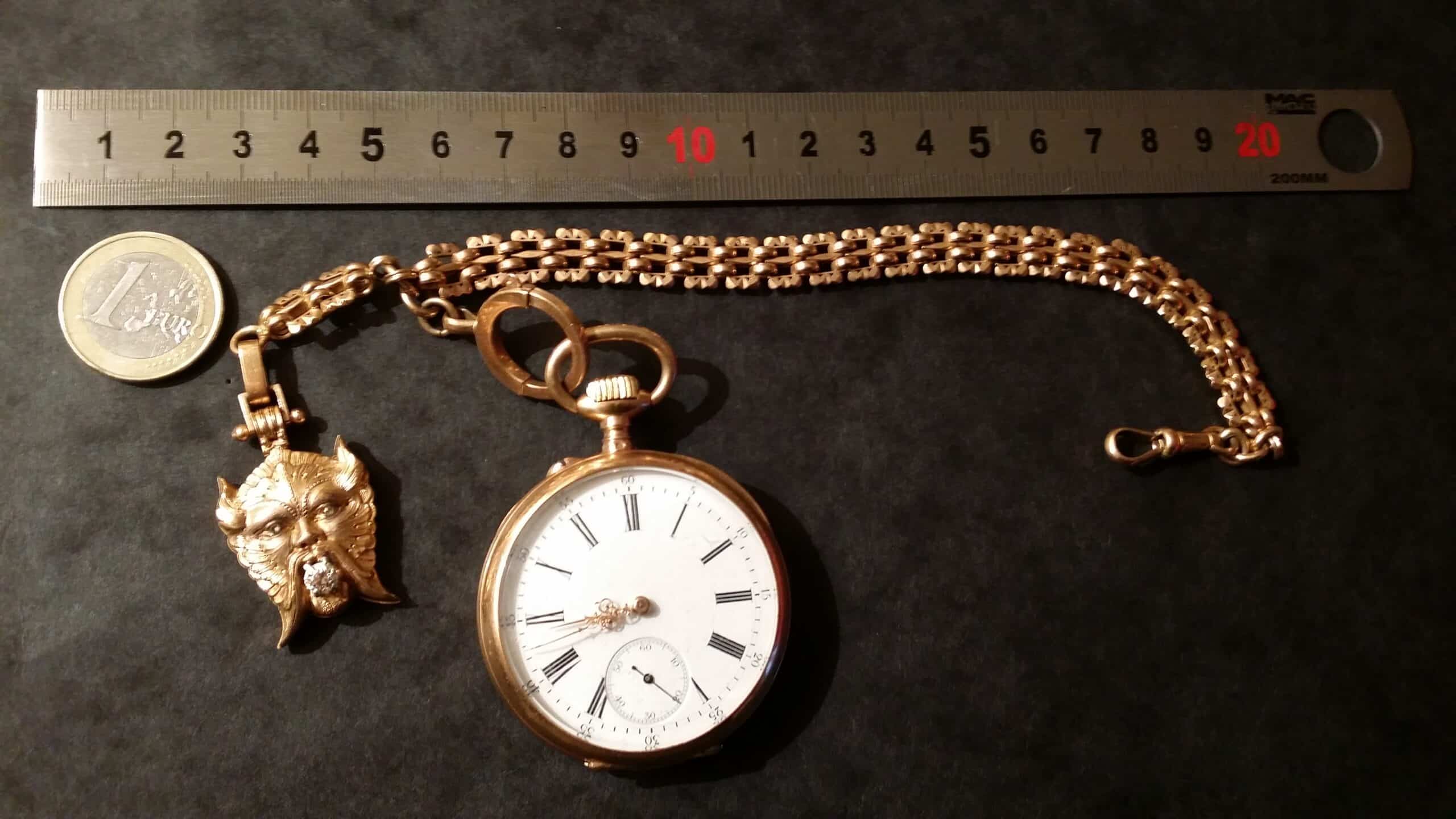 Estimation Montre, horloge: Montre ancienne en or avec chaine et pendentif