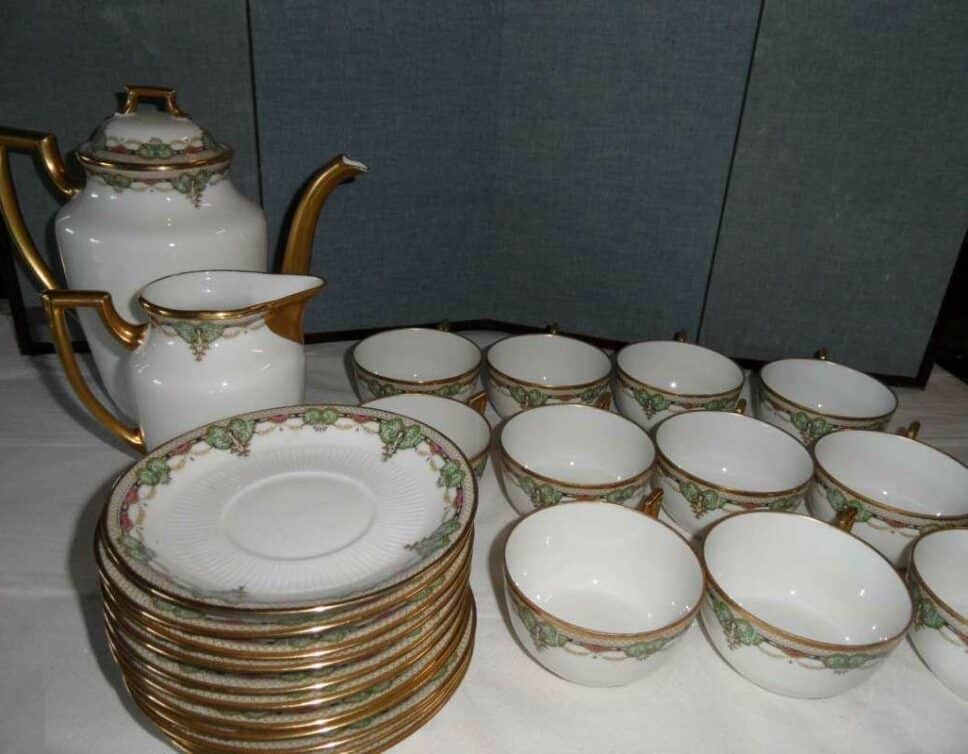 Service à thé ancien en porcelaine de Limoges