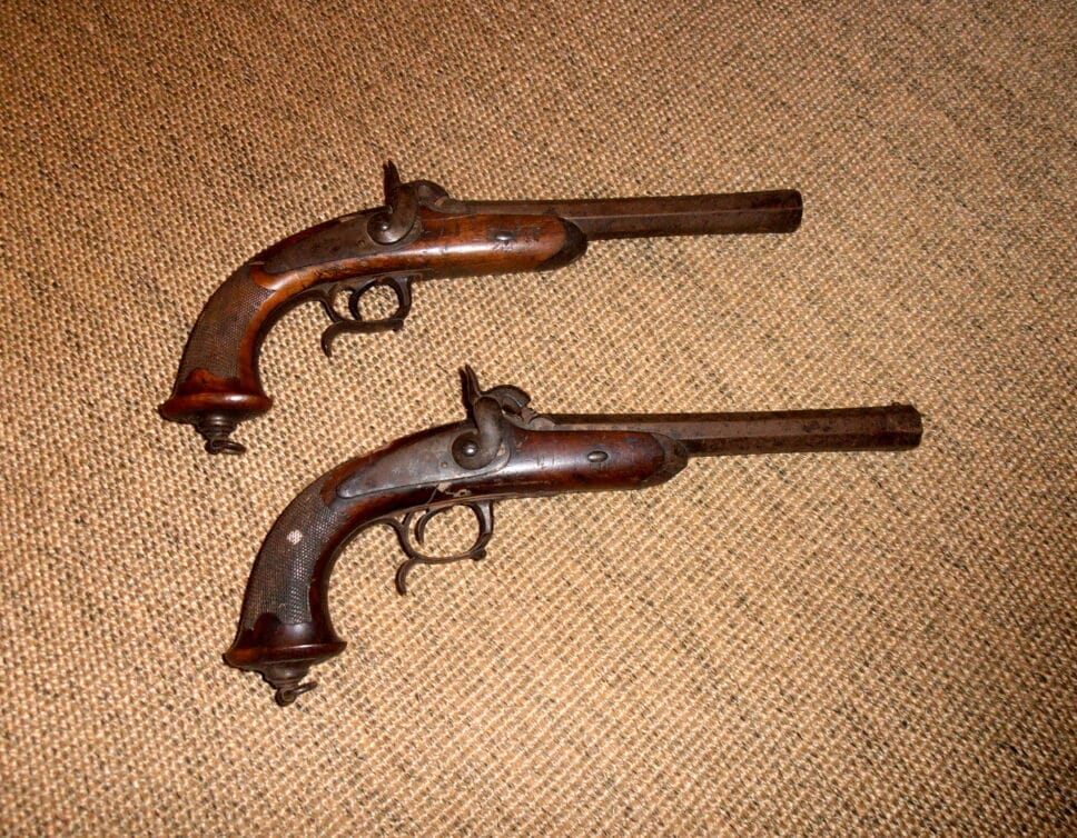 2 authentiques pistolets