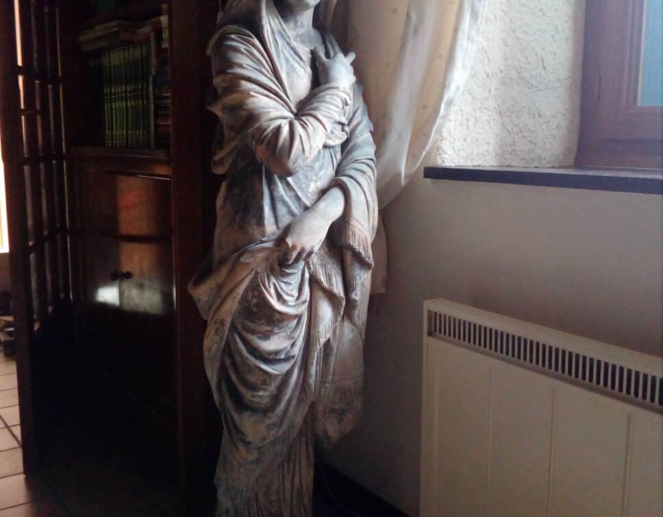 statue femme type vierge