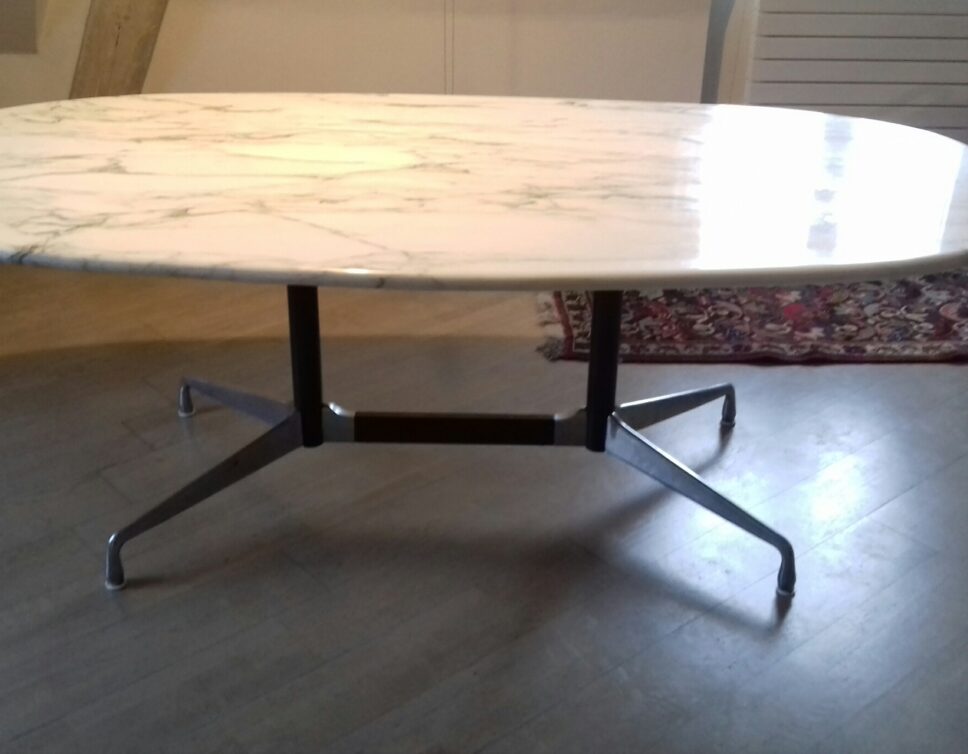 Estimation Mobilier XXeme: Table chrome plateau marbre C Eames