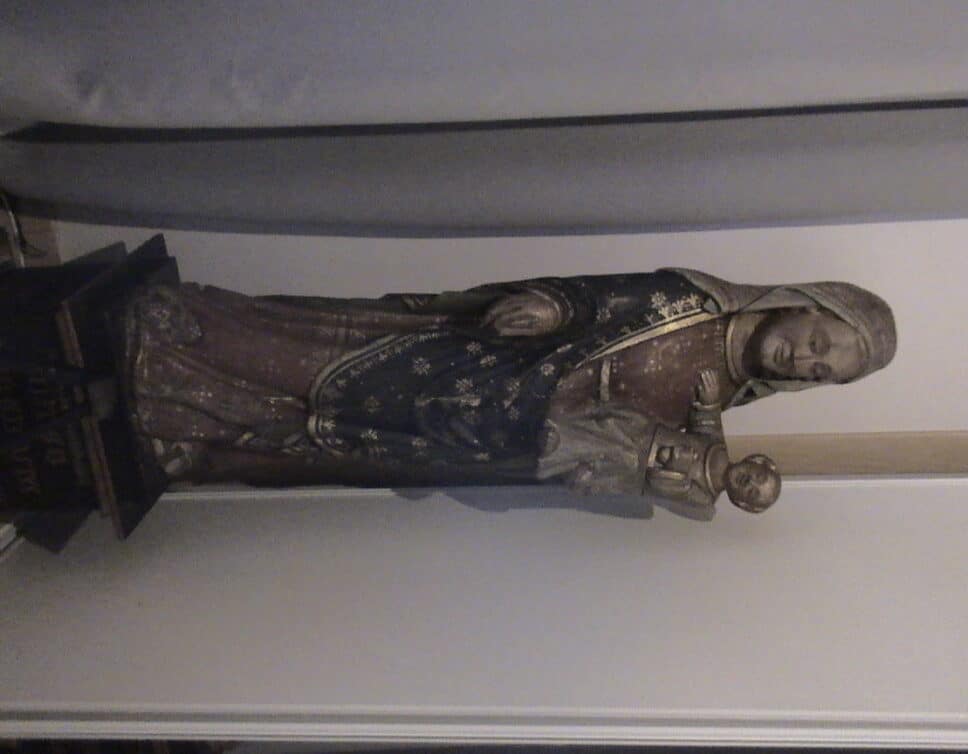 statue vierge en bois