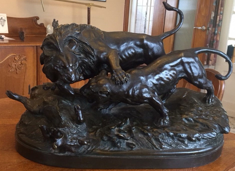 Bronze animalier lion lionne se disputant un sanglier
