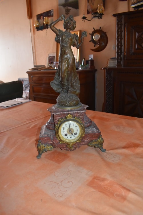 Estimation Montre, horloge: pendule signée Rousseau « fleur d’avril »