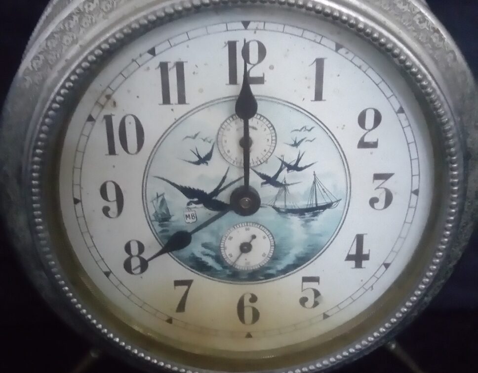 Estimation Montre, horloge: Horloge MB ancienne