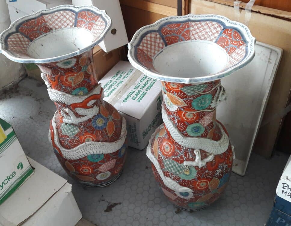 une paire de vases chinois