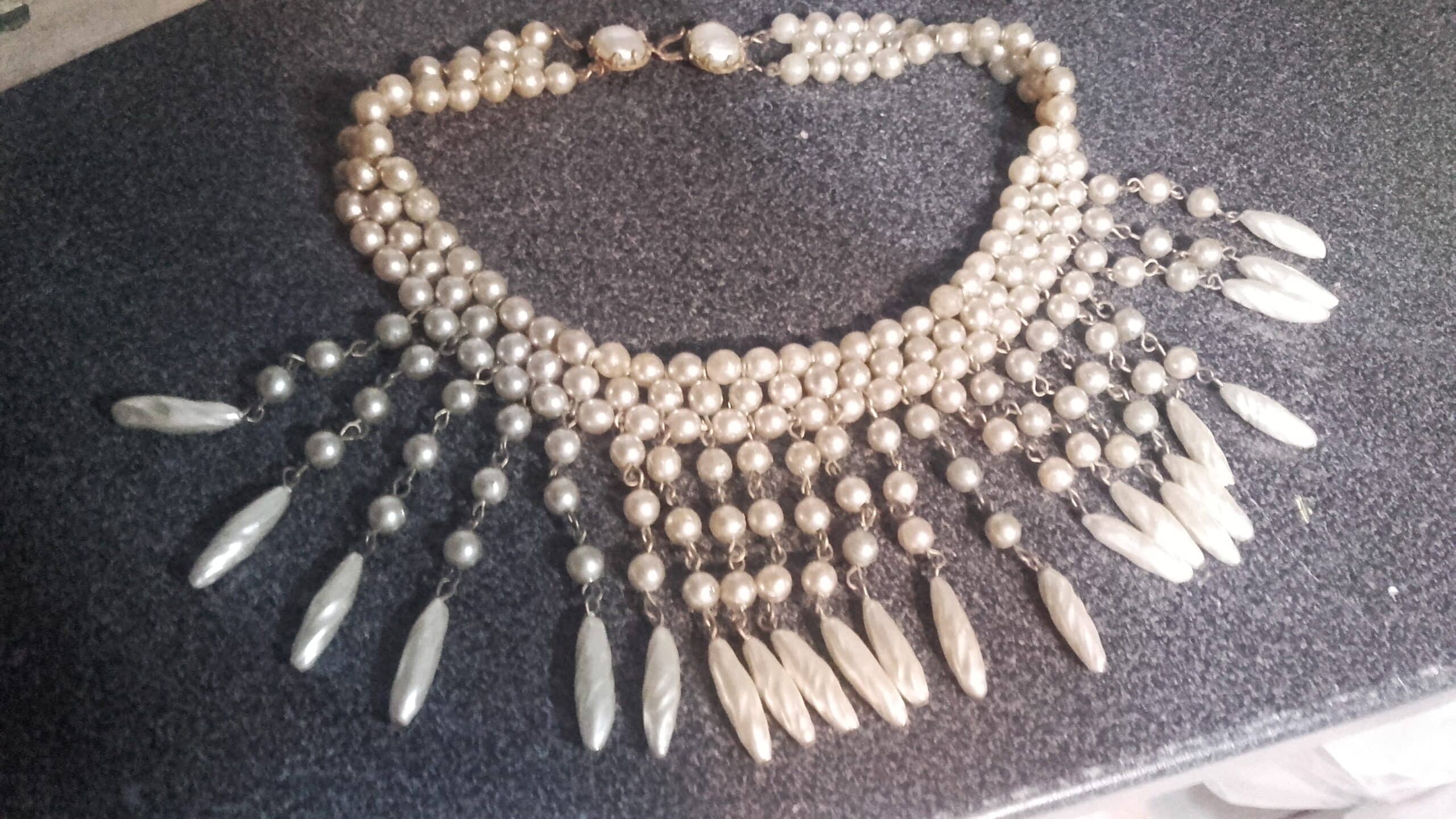 : collier ras du cas perles