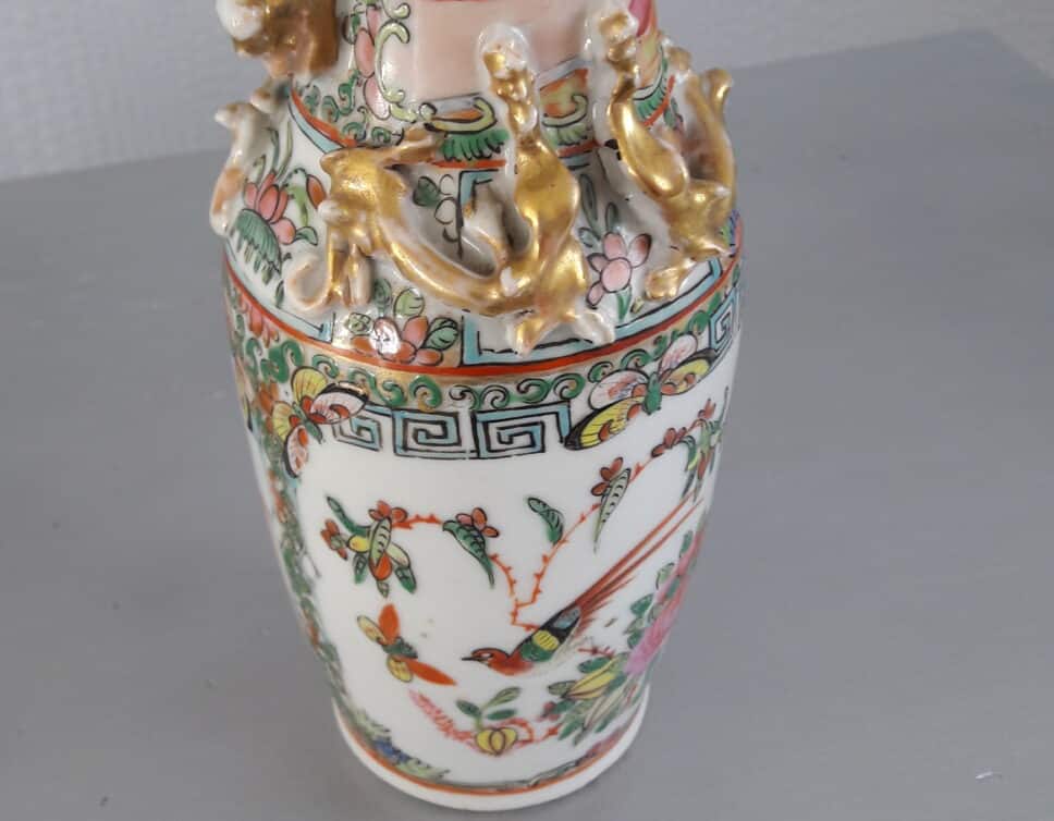 vase en porcelaine avec motif chinois