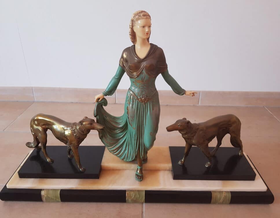 Statue femme en bronze et socle en marbre